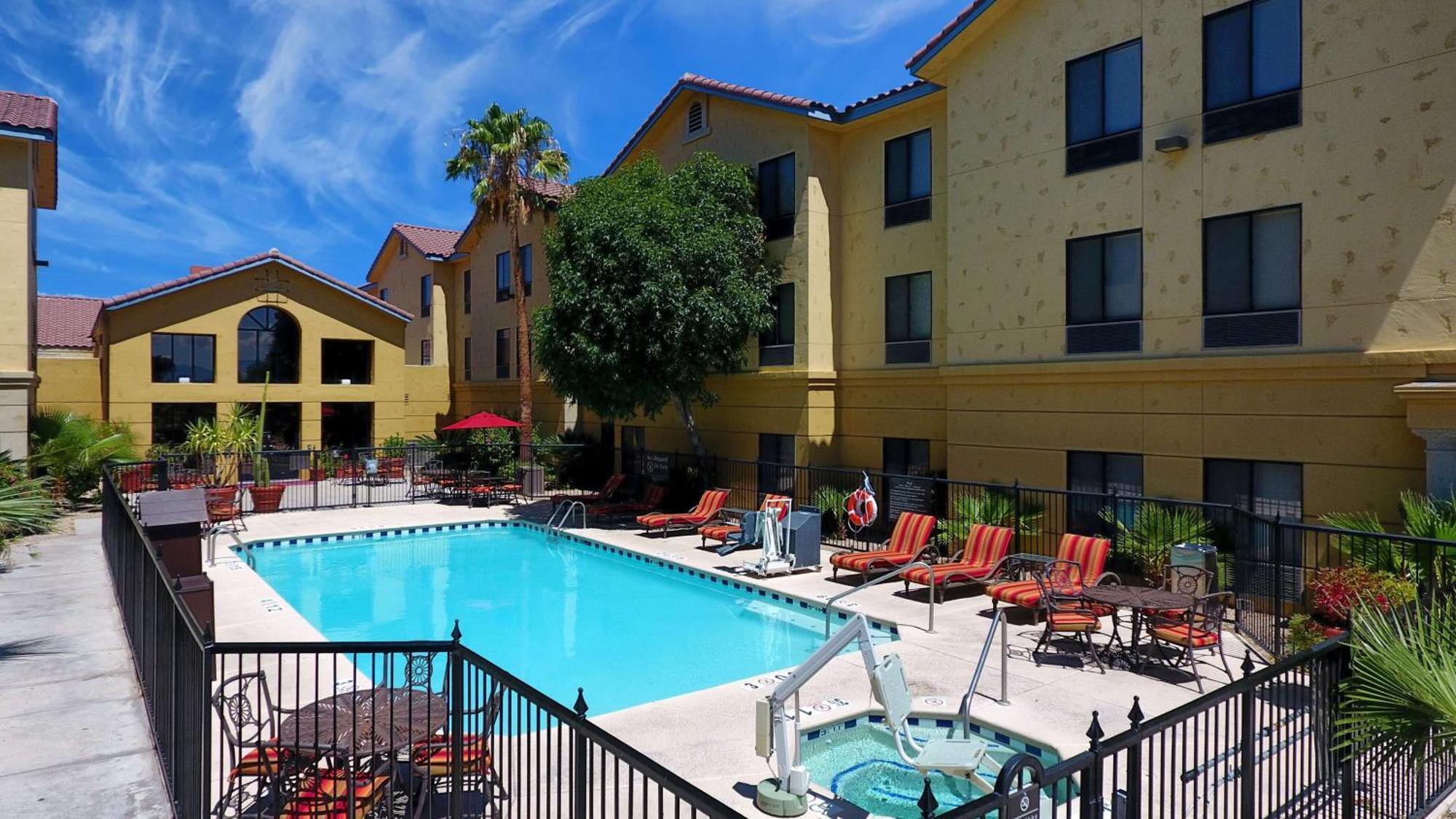 Hampton Inn & Suites Tucson Mall Casas Adobes Exterior photo
