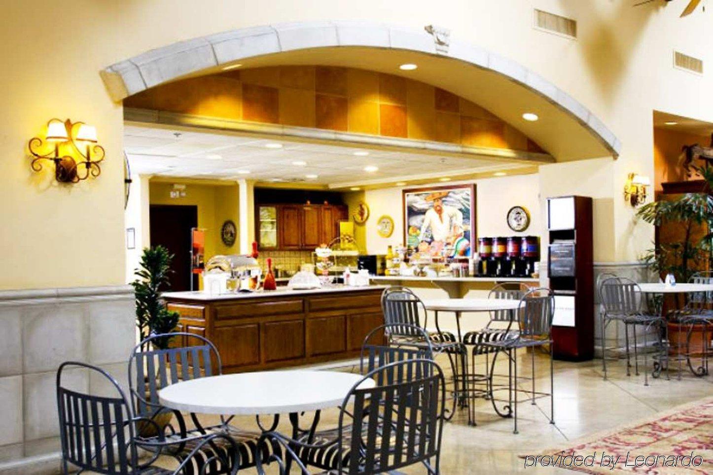 Hampton Inn & Suites Tucson Mall Casas Adobes Restaurant photo